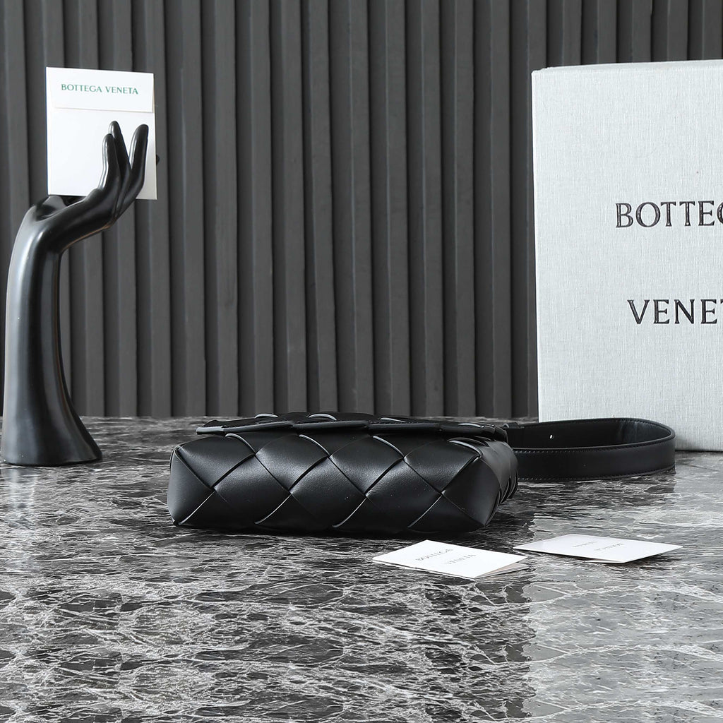 BV 25S DIAGO SHOULDER BAG 25.5 IN BLACK COWHIDE