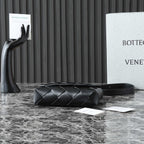 BV 25S DIAGO SHOULDER BAG 25.5 IN BLACK COWHIDE