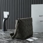 BV 25S DIAGO HOBO 39 IN VERY DEEP OLIVE GRAIN COWHIDE