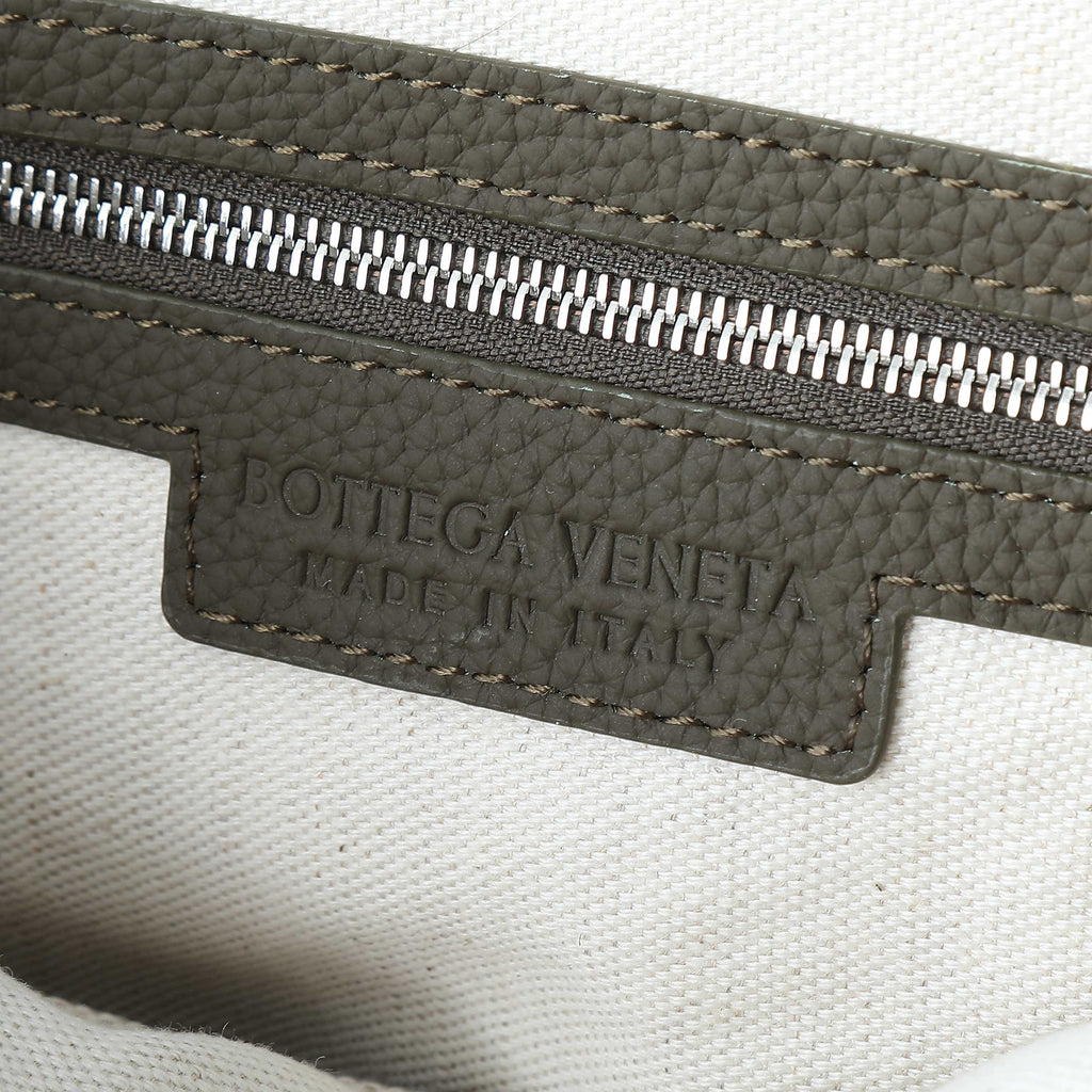 BV 25S DIAGO HOBO 39 IN VERY DEEP OLIVE GRAIN COWHIDE