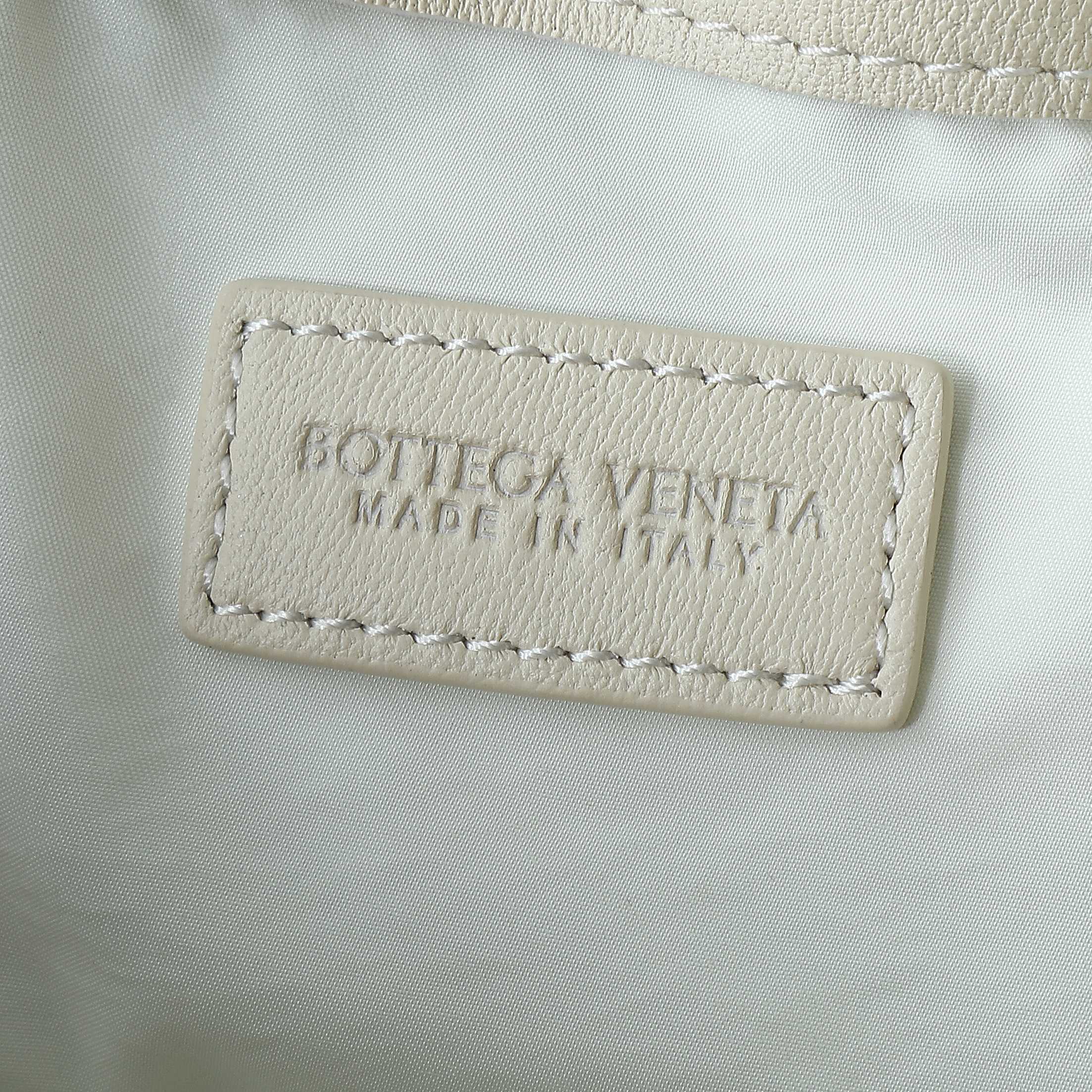 BV Dustbag Notte 33cm With Chain White Calfskin HW