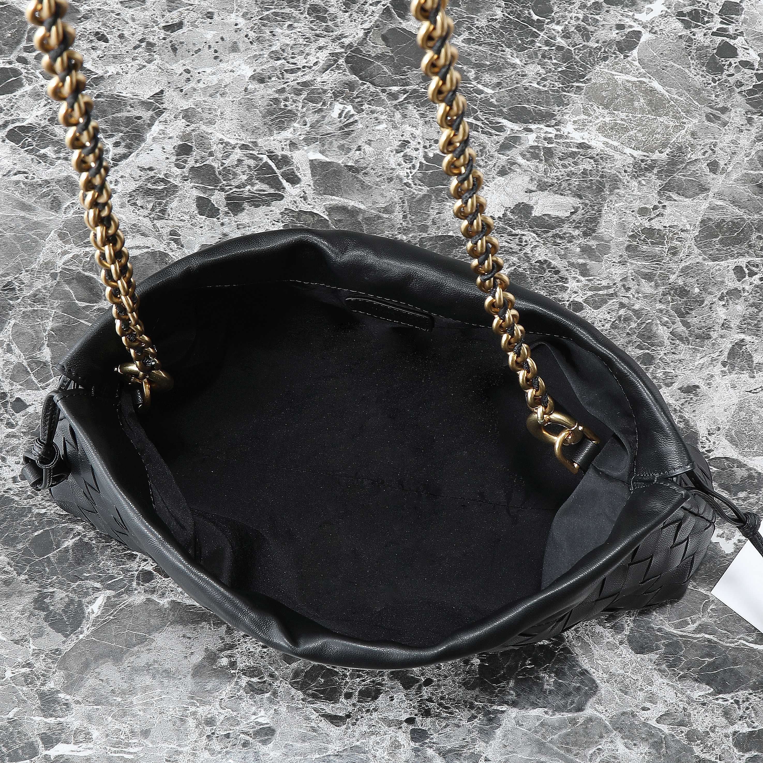 BV Dustbag Notte 33cm With Chain Black Calfskin HW