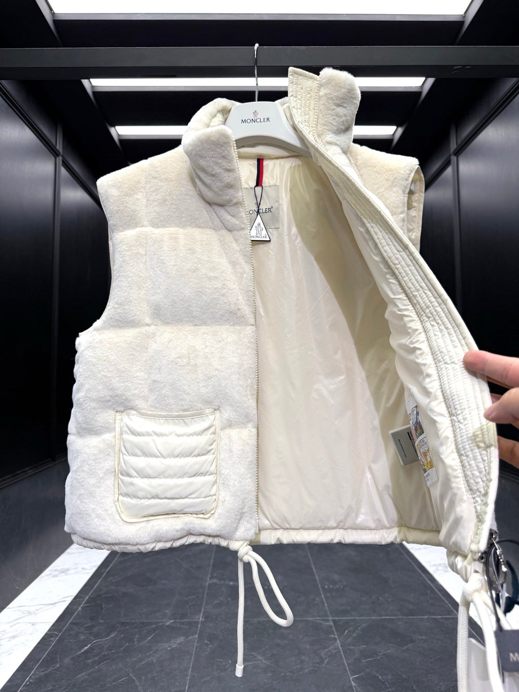MONCLER 25S DOWN PUFFER VEST IN WHITE 013