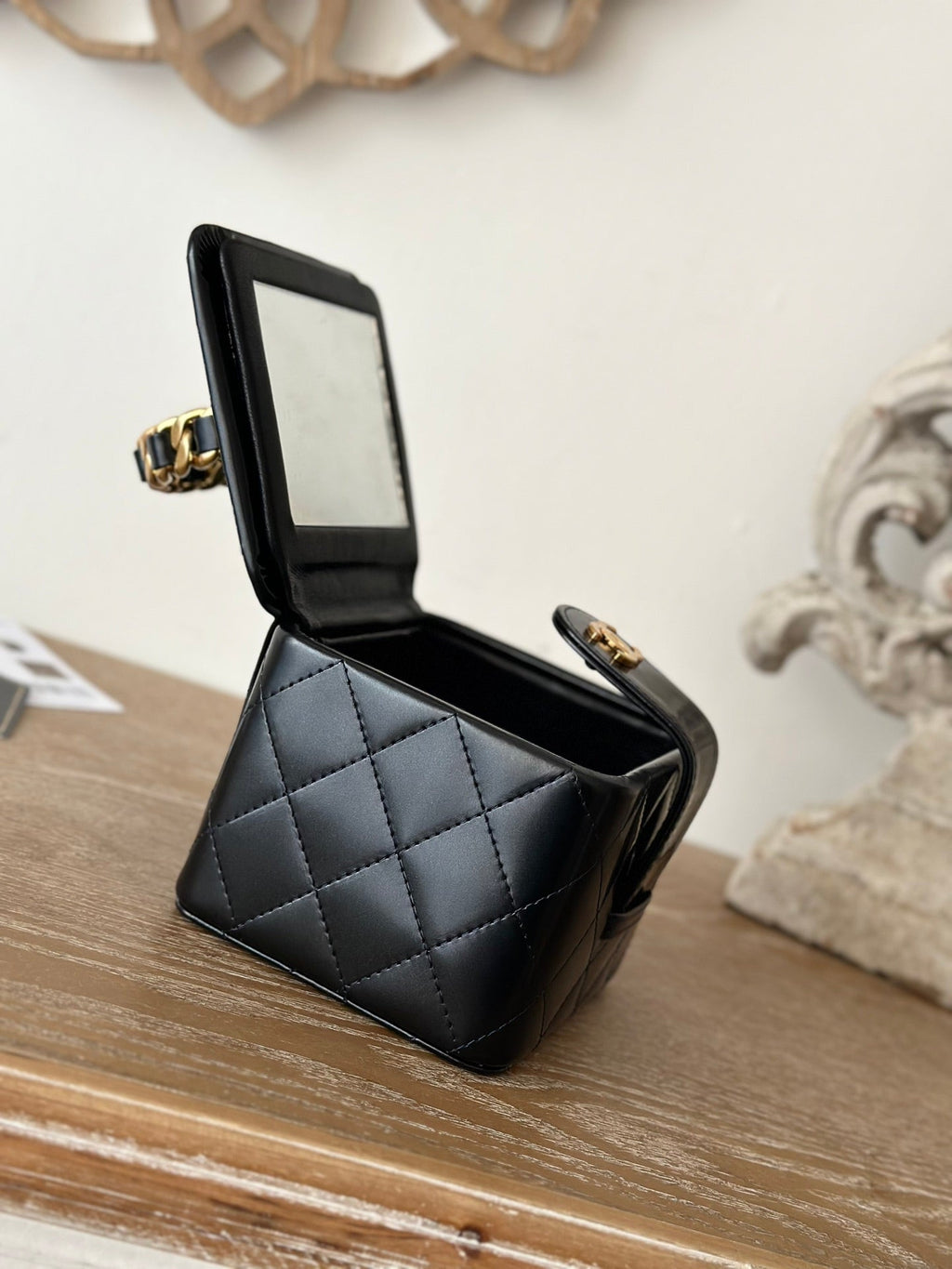 MINI  COSMETIC BAG 11 IN BLACK SHINY CALFSKIN GOLD HARDWARE