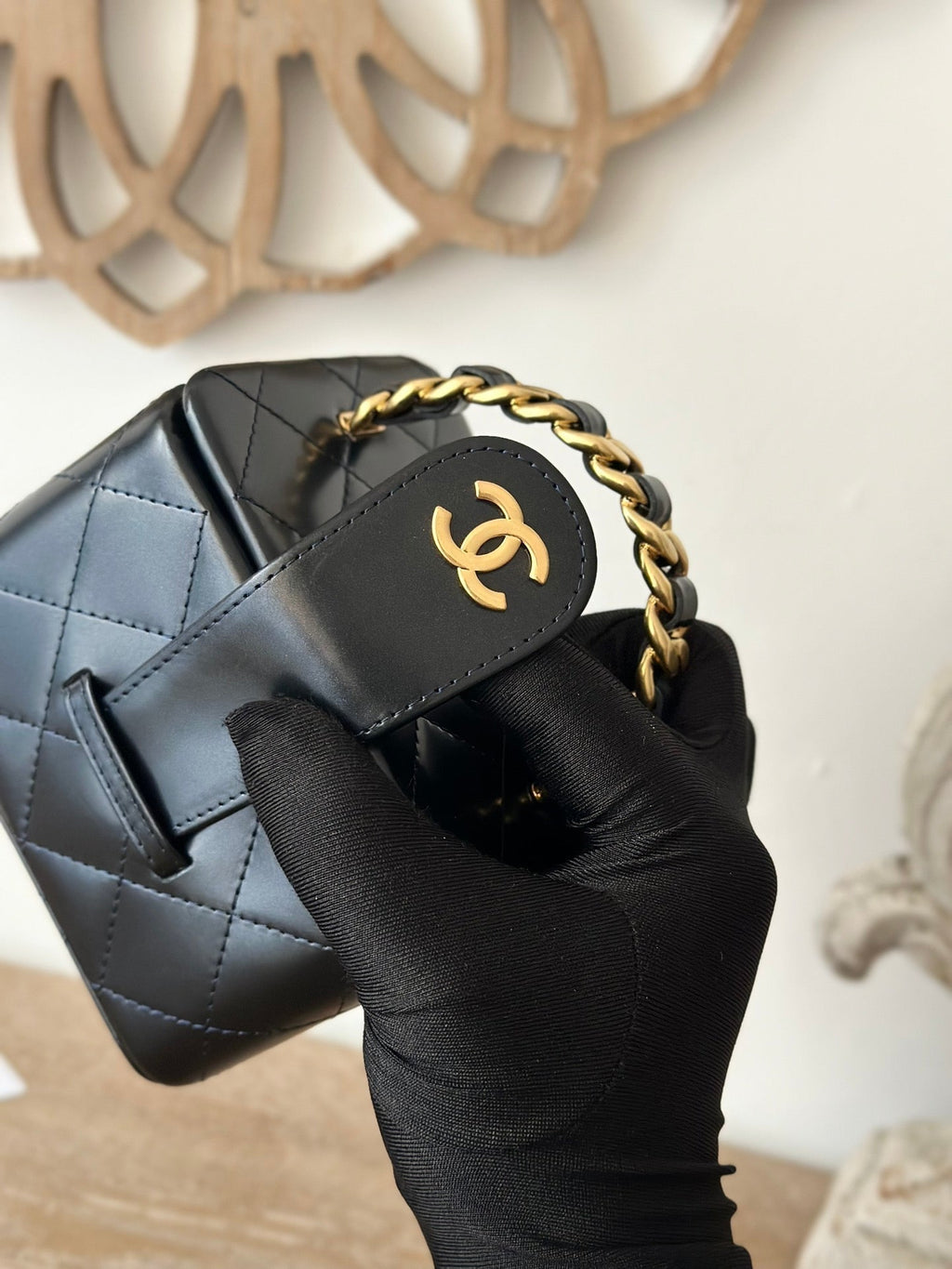 MINI  COSMETIC BAG 11 IN BLACK SHINY CALFSKIN GOLD HARDWARE