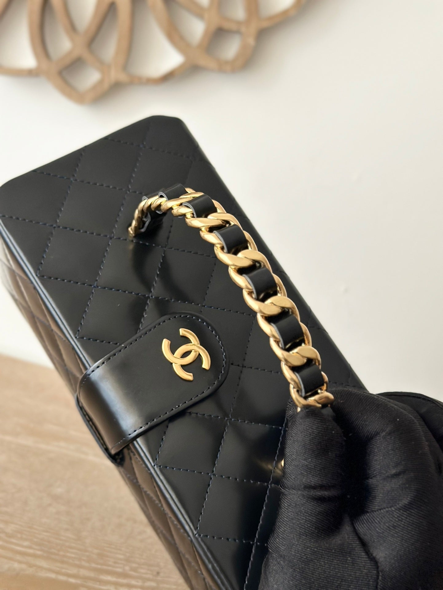 COSMETIC BAG 22 IN BLACK SHINY CALFSKIN GOLD HARDWARE