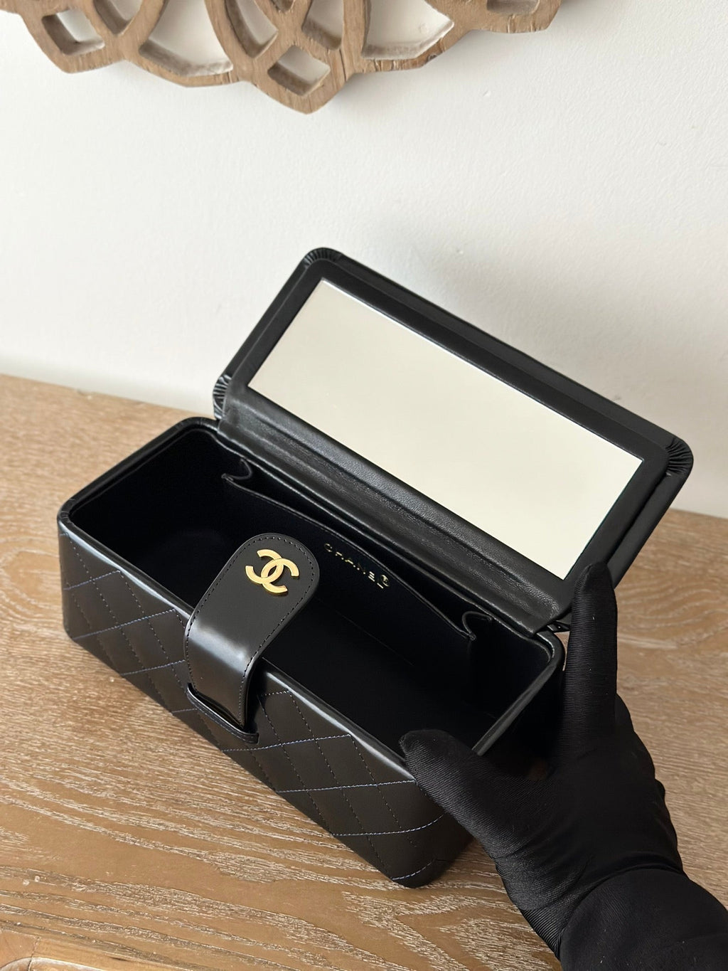 COSMETIC BAG 22 IN BLACK SHINY CALFSKIN GOLD HARDWARE