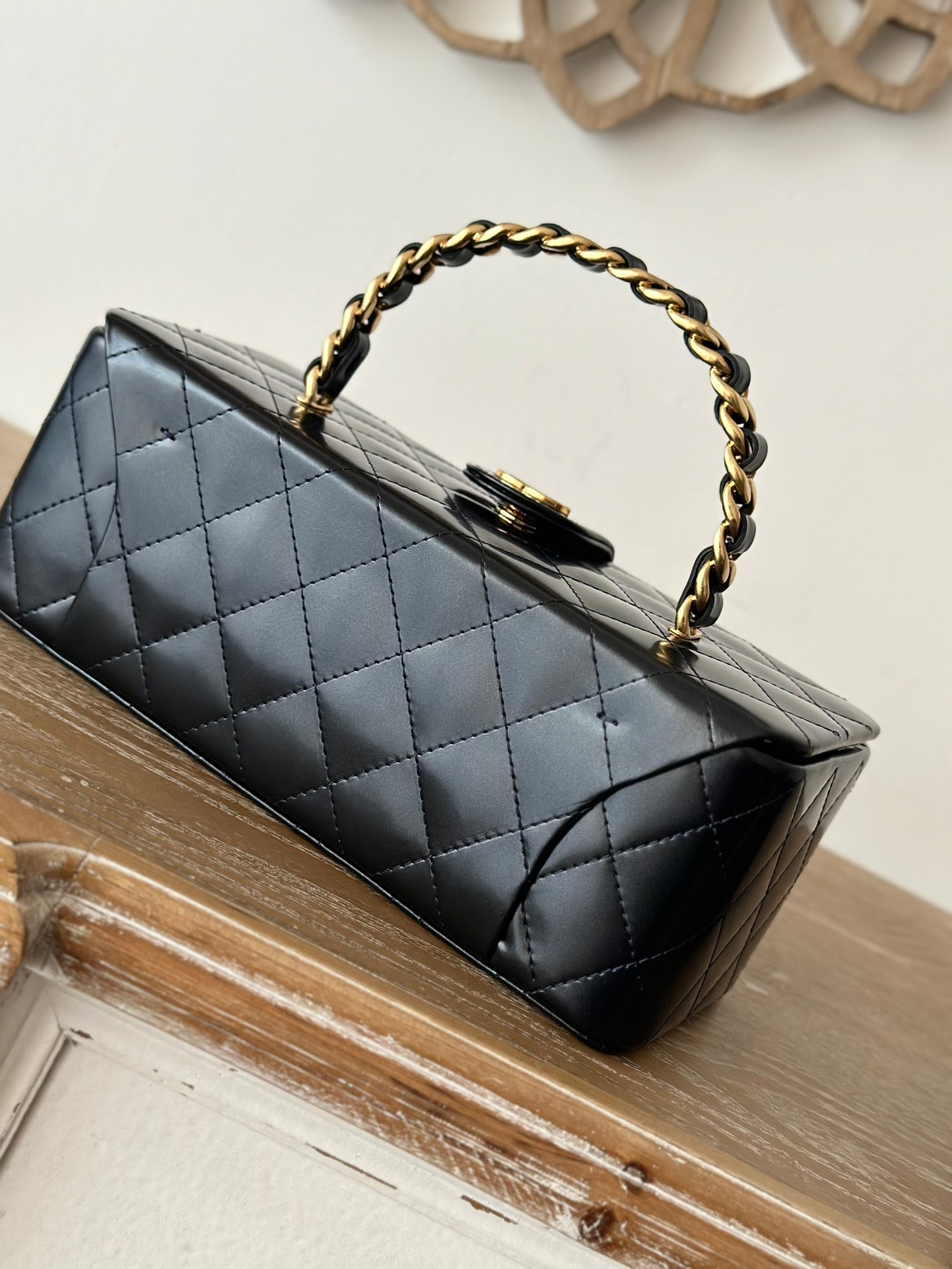 COSMETIC BAG 22 IN BLACK SHINY CALFSKIN GOLD HARDWARE