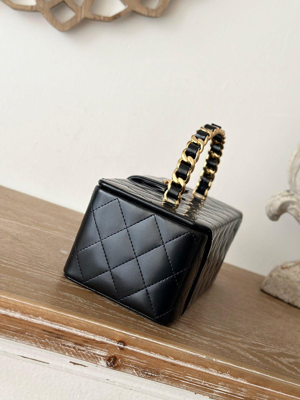 COSMETIC BAG 22 IN BLACK SHINY CALFSKIN GOLD HARDWARE