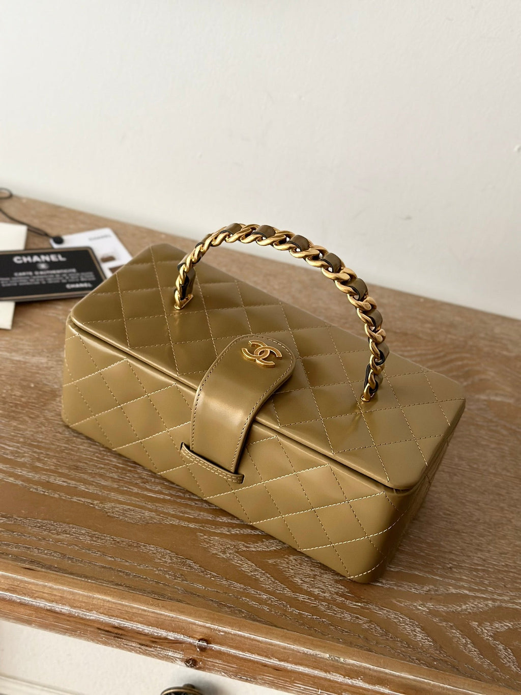 COSMETIC BAG 22 IN CAPE PALLISER SHINY CALFSKIN GOLD HARDWARE