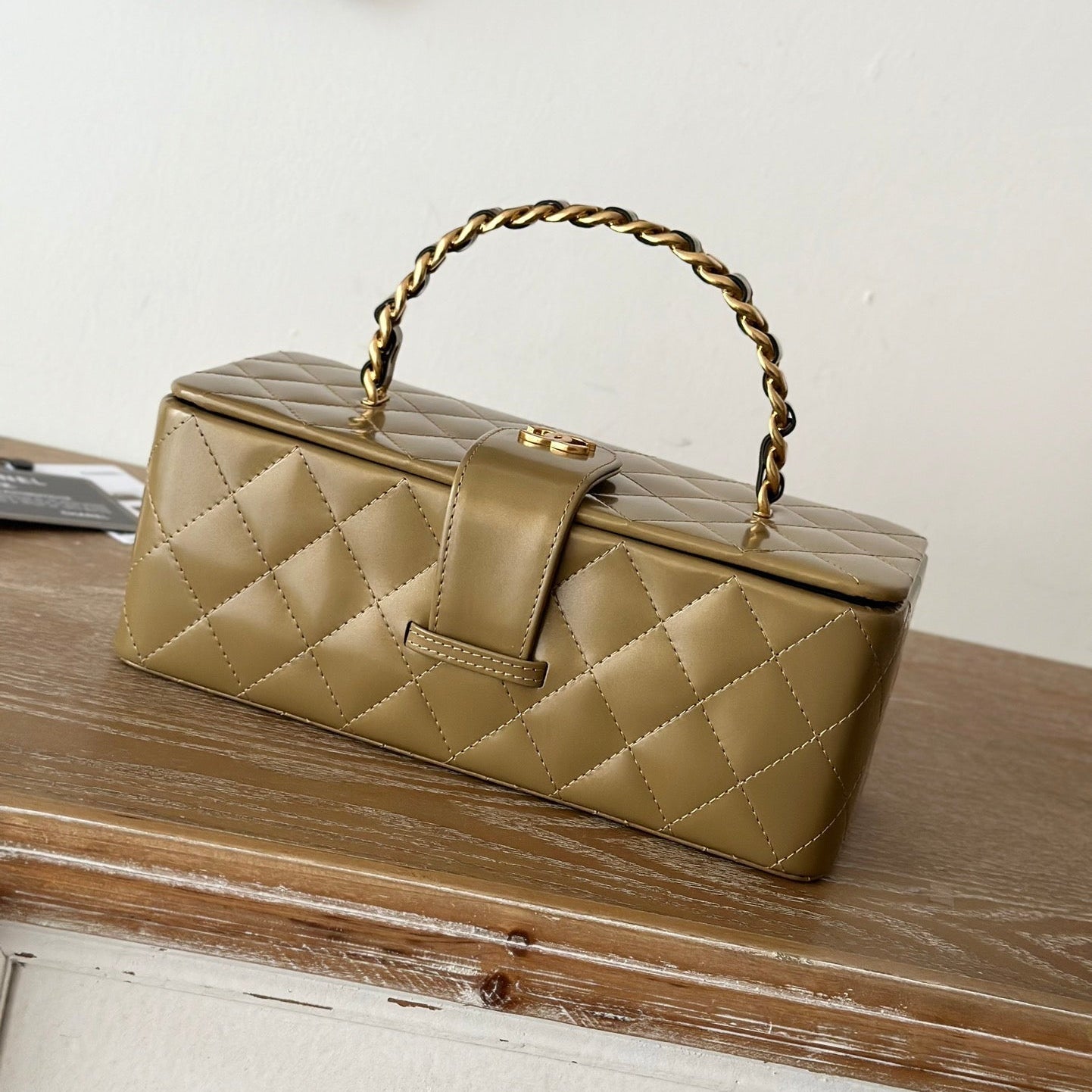 COSMETIC BAG 22 IN CAPE PALLISER SHINY CALFSKIN GOLD HARDWARE