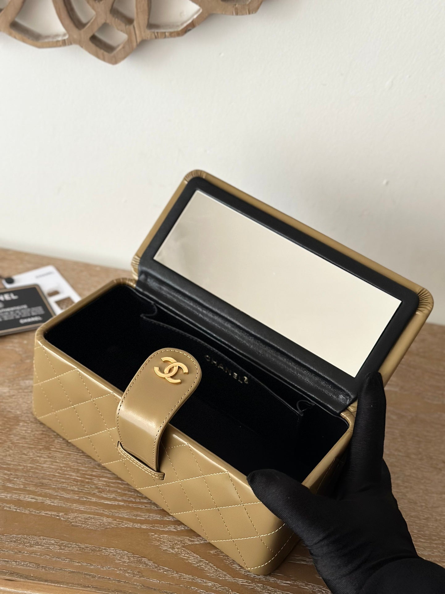 COSMETIC BAG 22 IN CAPE PALLISER SHINY CALFSKIN GOLD HARDWARE