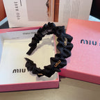 HAIRBAND IN BLACK WRINKLED NYLON GOLD LOGO 415930