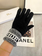 KNITTED GLOVES IN BLACK MIX WHITE WOOL 449712