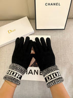 KNITTED GLOVES IN BLACK MIX WHITE WOOL 449712