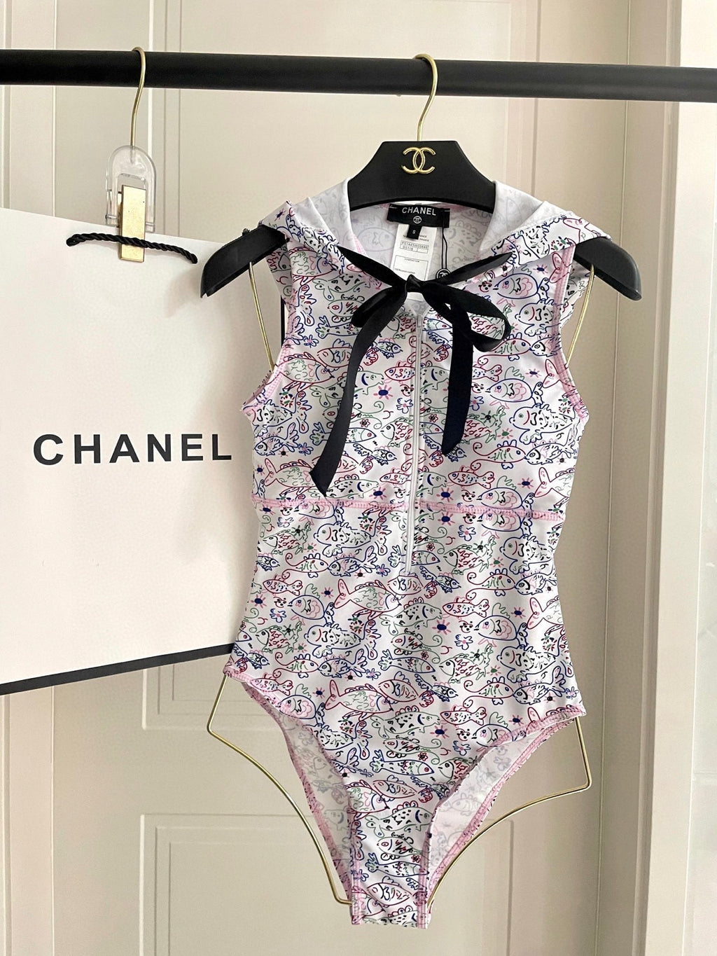 CC BIKINI SWIMSUIT SET IN WHITE AND FISH COLORFUL PRINTED 604253