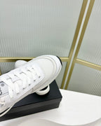 SNEAKER IN WHITE SUEDE AND BREATHABLE MESH
