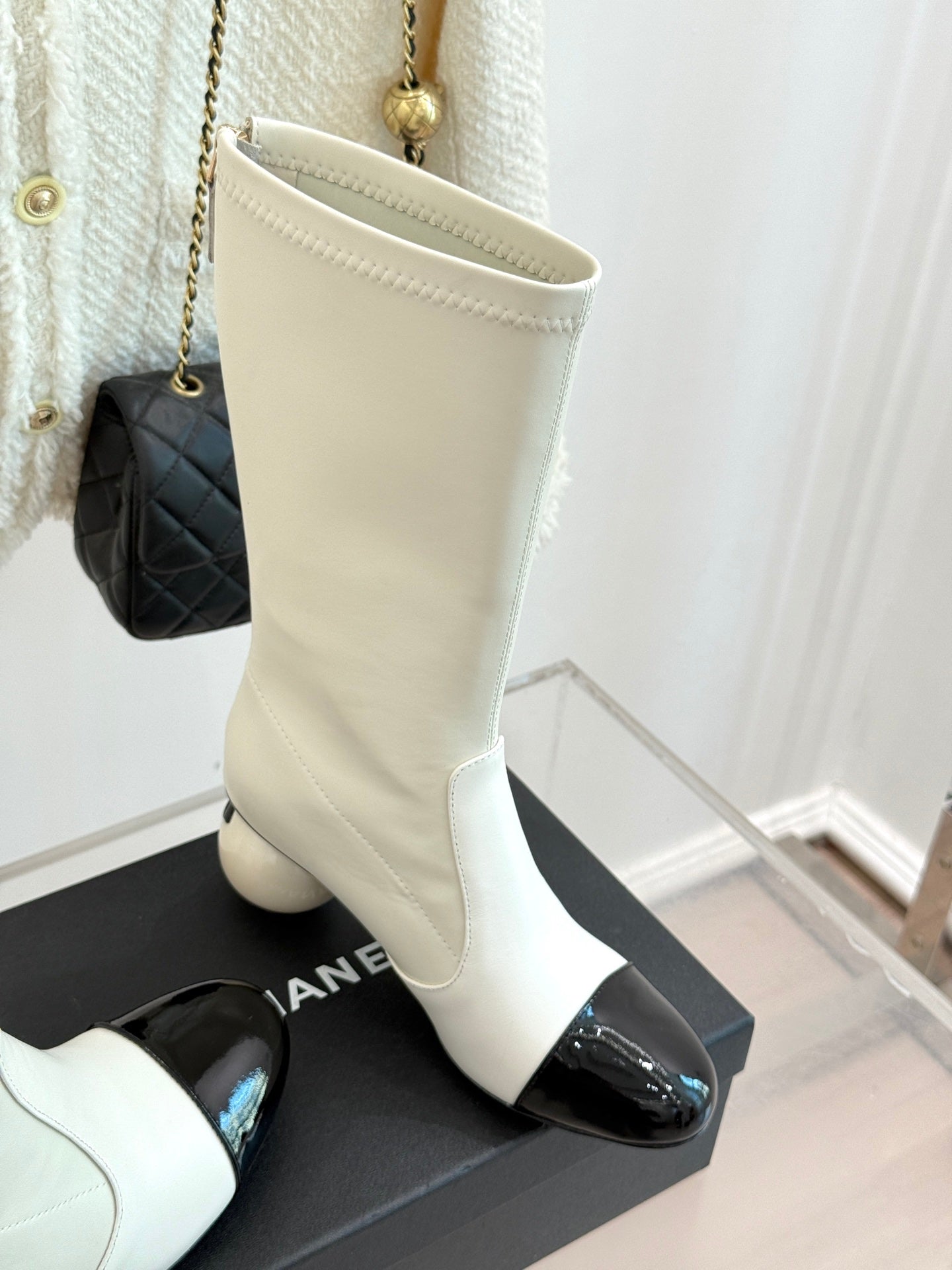CC PEARL BOOTS IN WHITE CALFSKIN