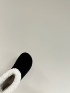 ANKLE BOOTS IN BLACK SUEDE AND FLEECE LINING