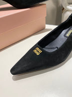 POINTED-TOE MID HEEL PUMPS IN BLACK SUEDE