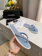 THONG SLIPPERS IN LIGHT BLUE DENIM