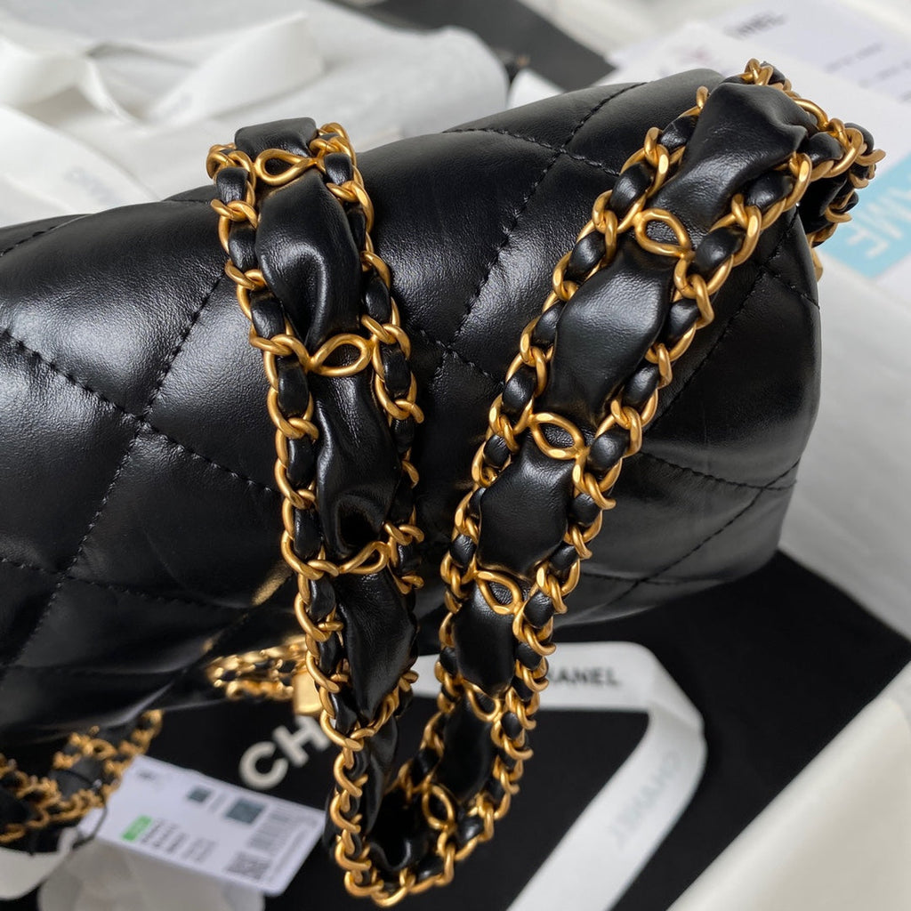 SMALL FLAP BAG 20 IN BLACK LAMBSKIN GOLD HARDWARE
