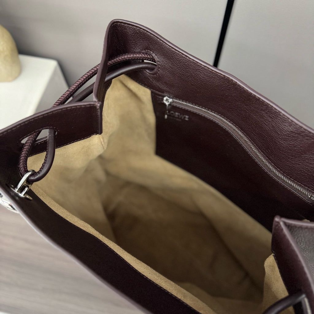 Loewe Pebble Hobo Chocolate Smooth Calfskin
