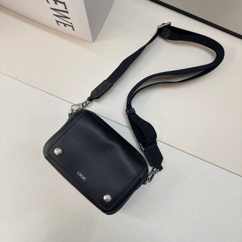 LOEWE 25S PEBBLE BAG 20 IN BLACK CALFSKIN SILVER HARDWARE