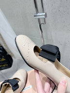 MARY JANE MID HEEL PUMPS IN BEIGE PATENT LAMBSKIN WITH BOW