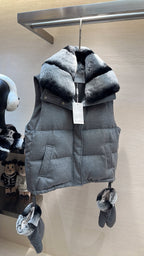 MAX MARA 25S VEST WITH RABBIT FUR COLLAR 058