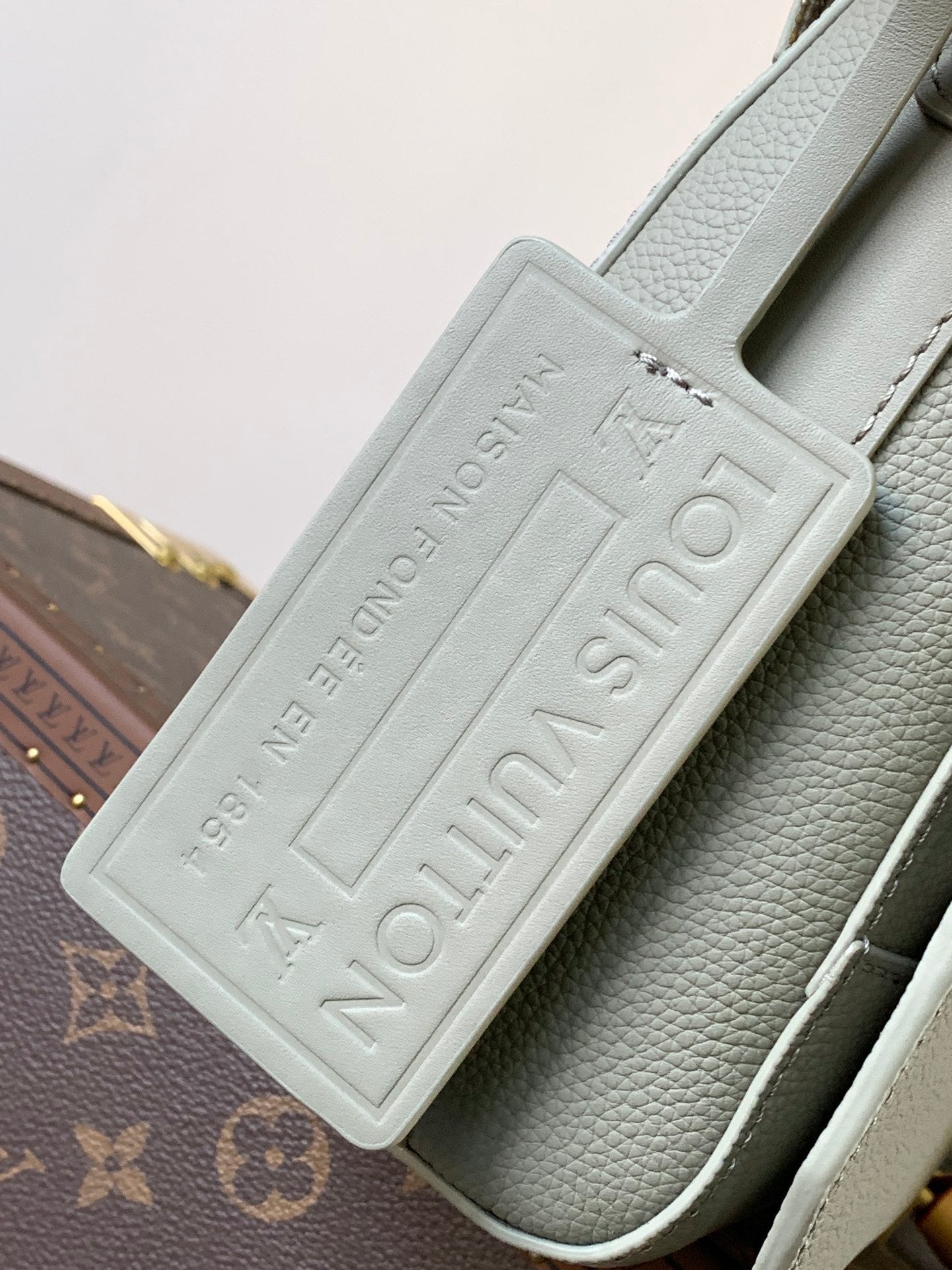 LV Takeoff Messenger 28cm Asphalt Gray Cowhide