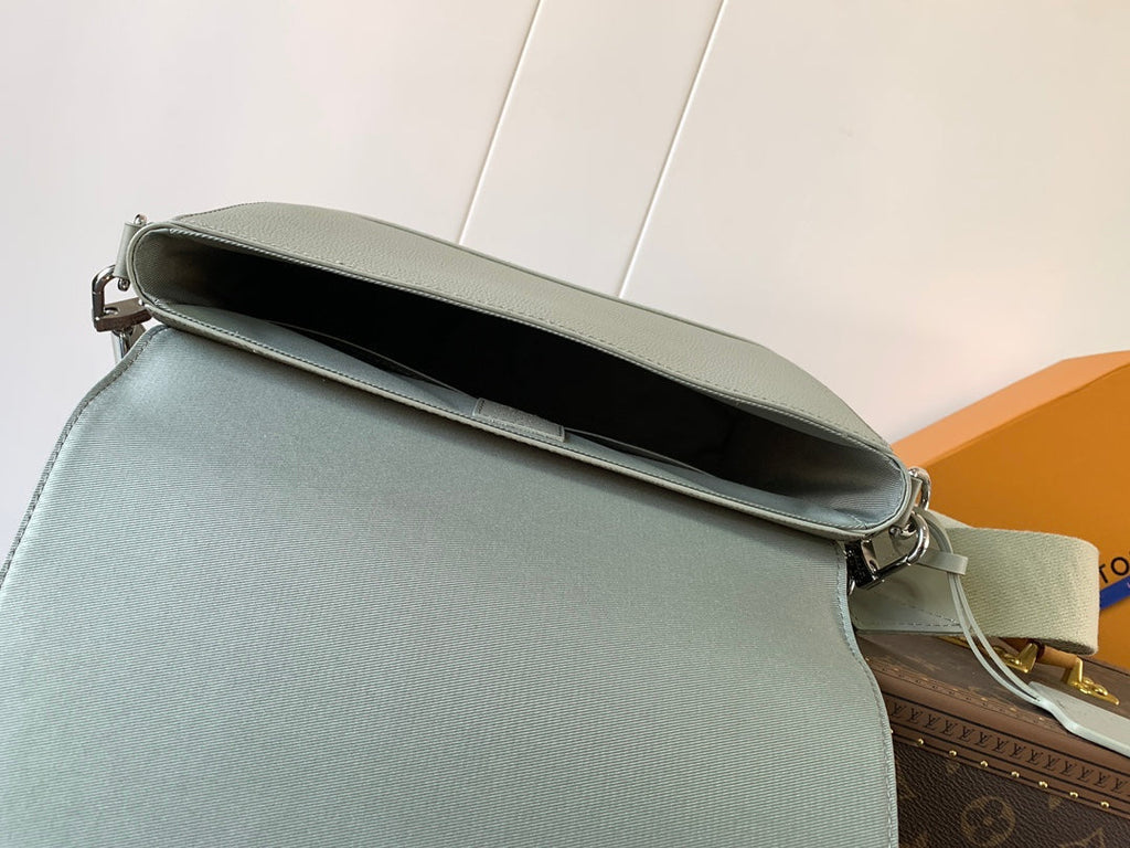 LV Takeoff Messenger 28cm Asphalt Gray Cowhide