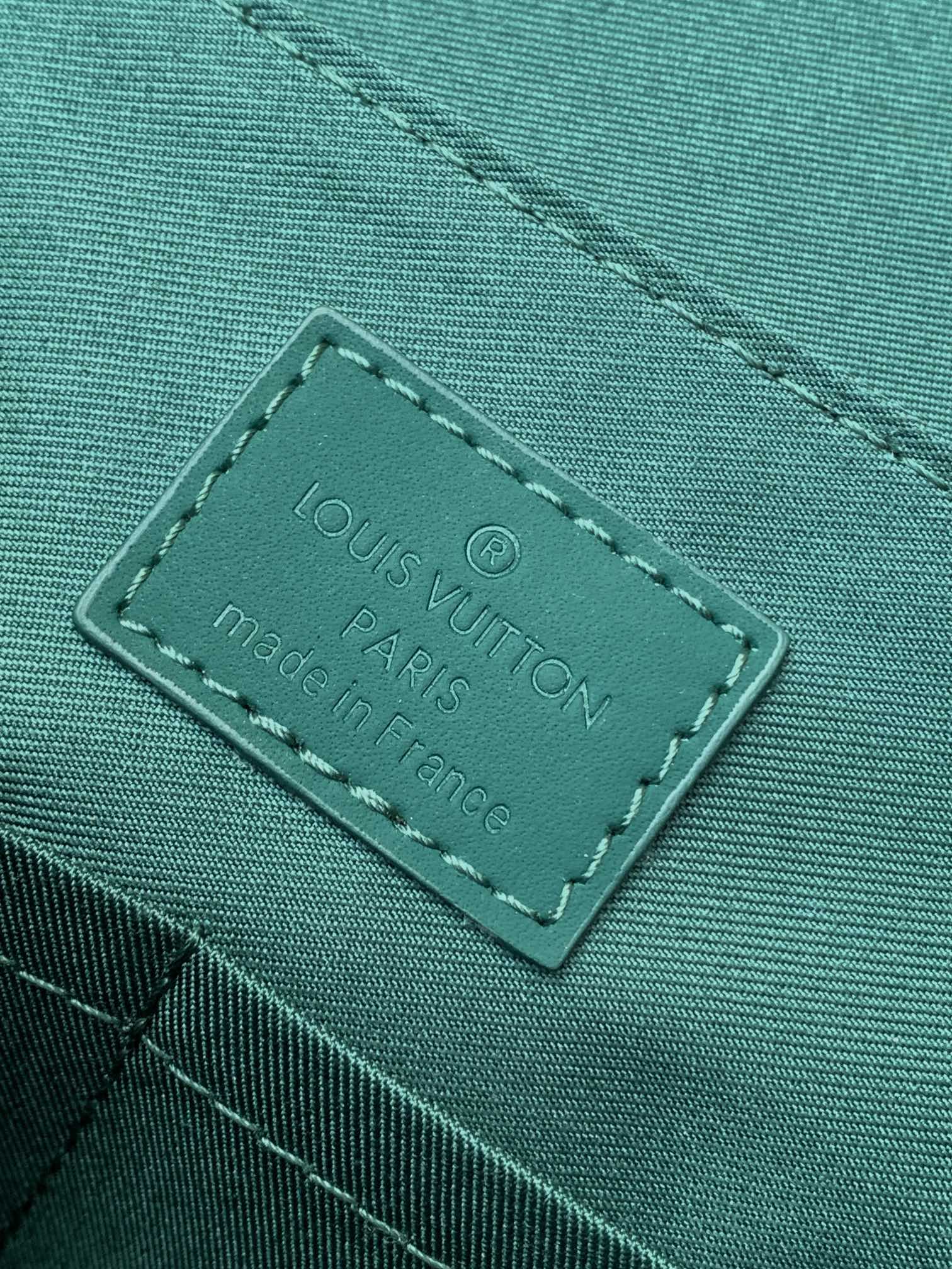 LV Takeoff Messenger 28cm EverGreen Cowhide