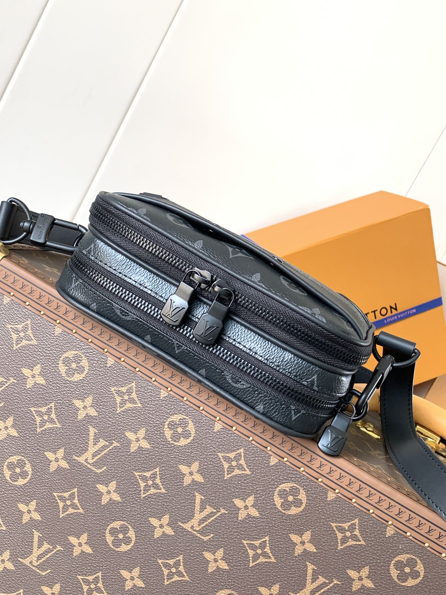 LV Nano Alpha 18.5 cm Black Monogram Eclipse Canvas