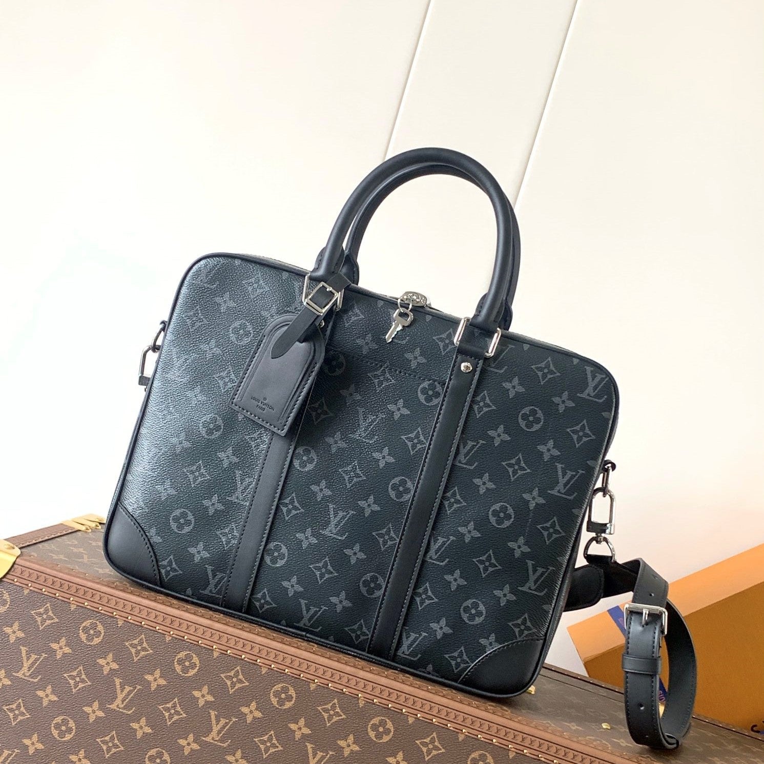 LV M46457 Porte-Documents Voyage NM Black Monogram Eclipse Canvas