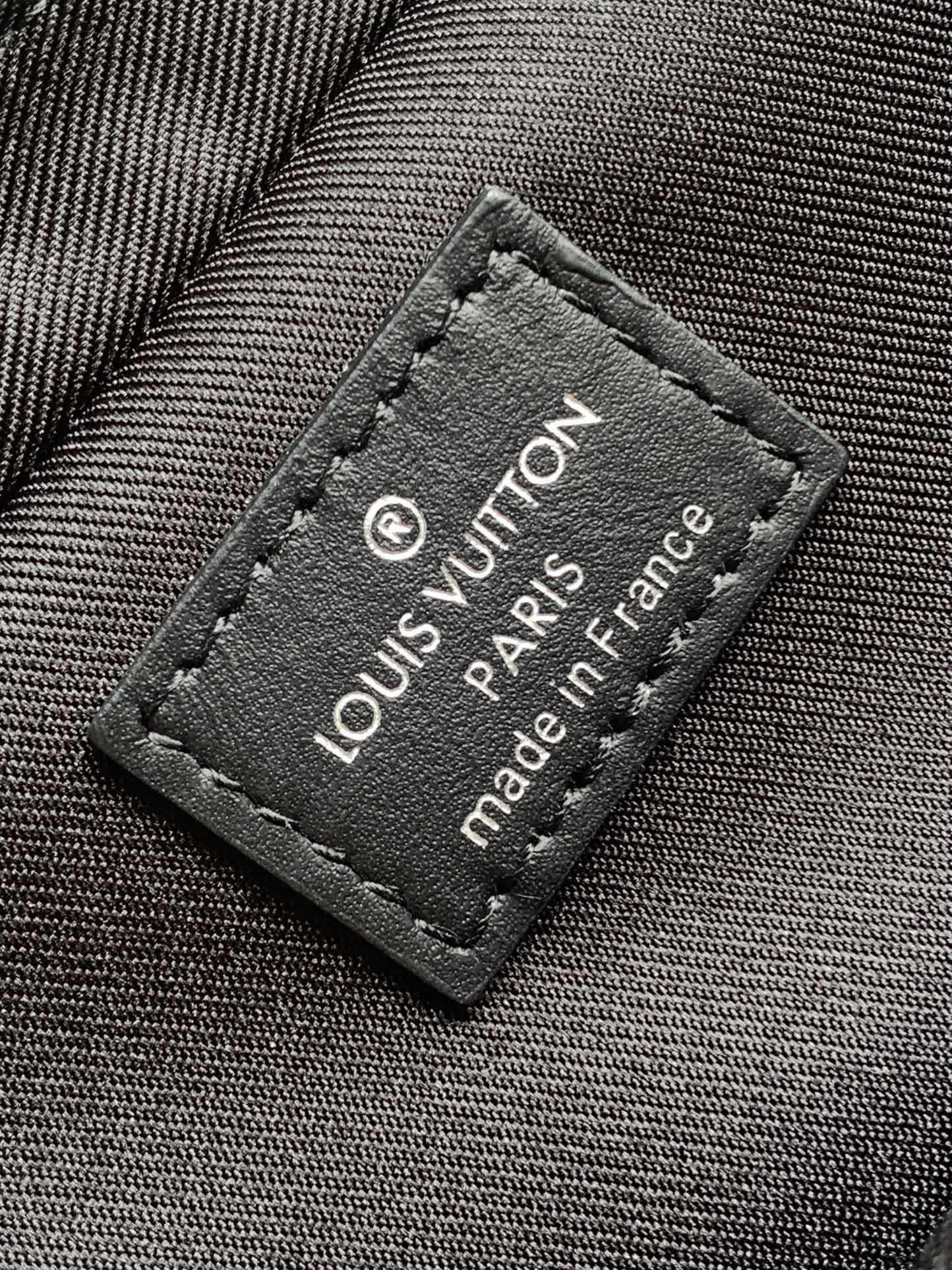 LV M46457 Porte-Documents Voyage NM Black Monogram Eclipse Canvas