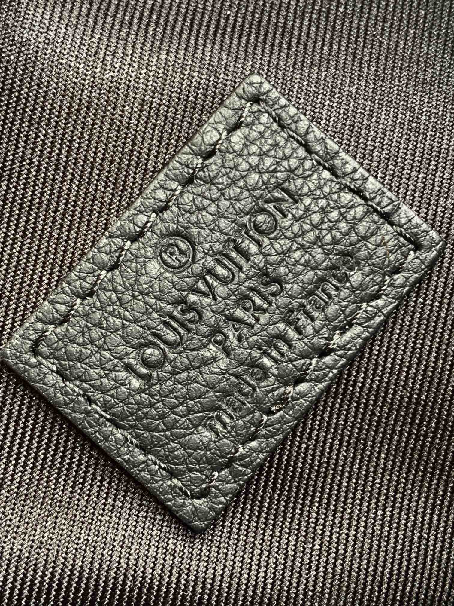 LV M46955 Alpha Messenger 24cm Monogram Embossed Shadow Cowhide
