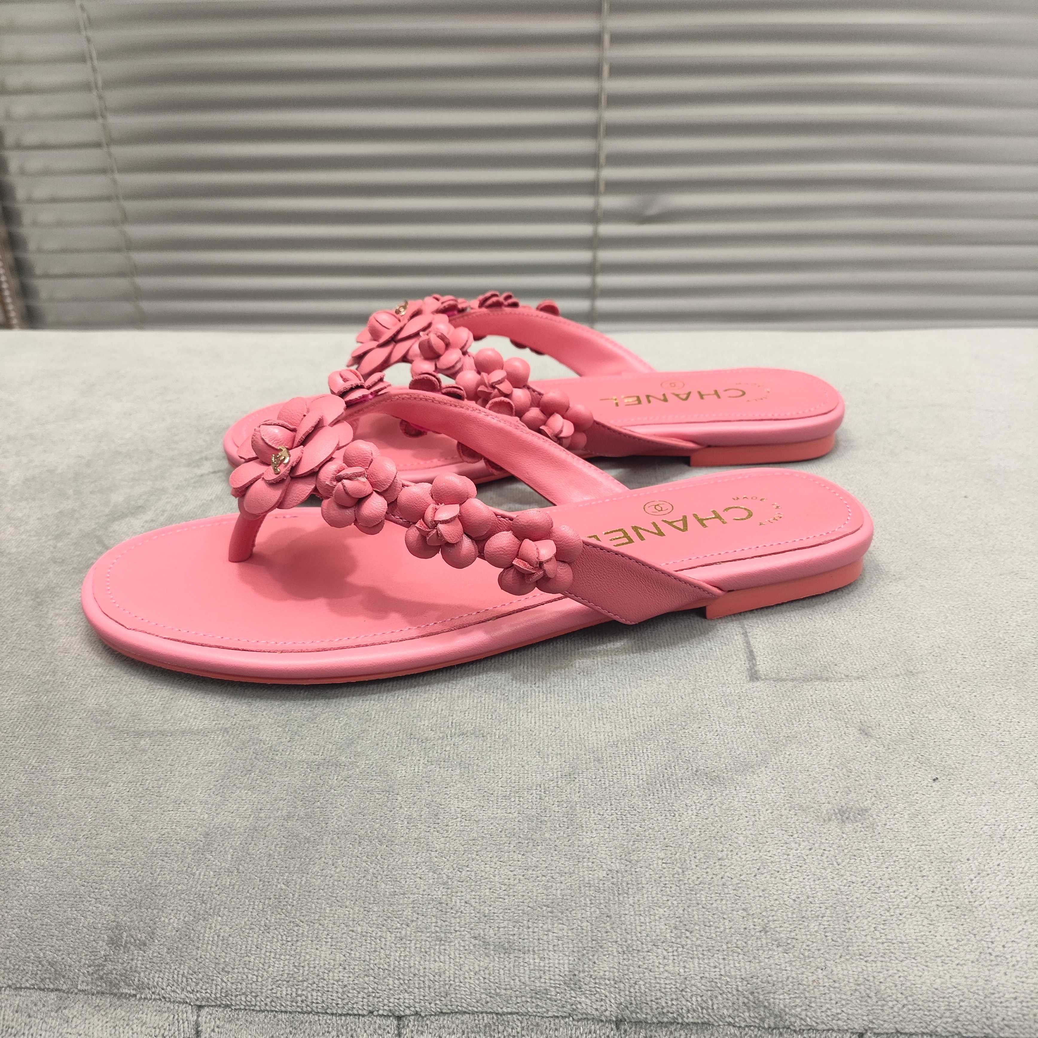 THONG SLIPPERS CAMELLIA IN  PINK CALFSKIN