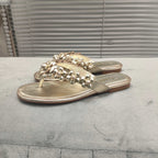 THONG SLIPPERS CAMELLIA IN GOLD PANTENT CALFSKIN