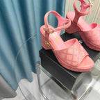 THICK-SOLED WEDGE SANDALS IN LIGHT PINK SUEDE