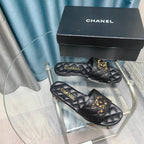 QUILTED SLIPPERS BLACK SHEEPSKIN