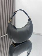 FENDIGRAPHY MEDIUM 29 IN BLACK SMOOTH LAMBSKIN GOLD HARDWARE