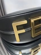 FENDIGRAPHY MEDIUM 29 IN BLACK SMOOTH LAMBSKIN GOLD HARDWARE