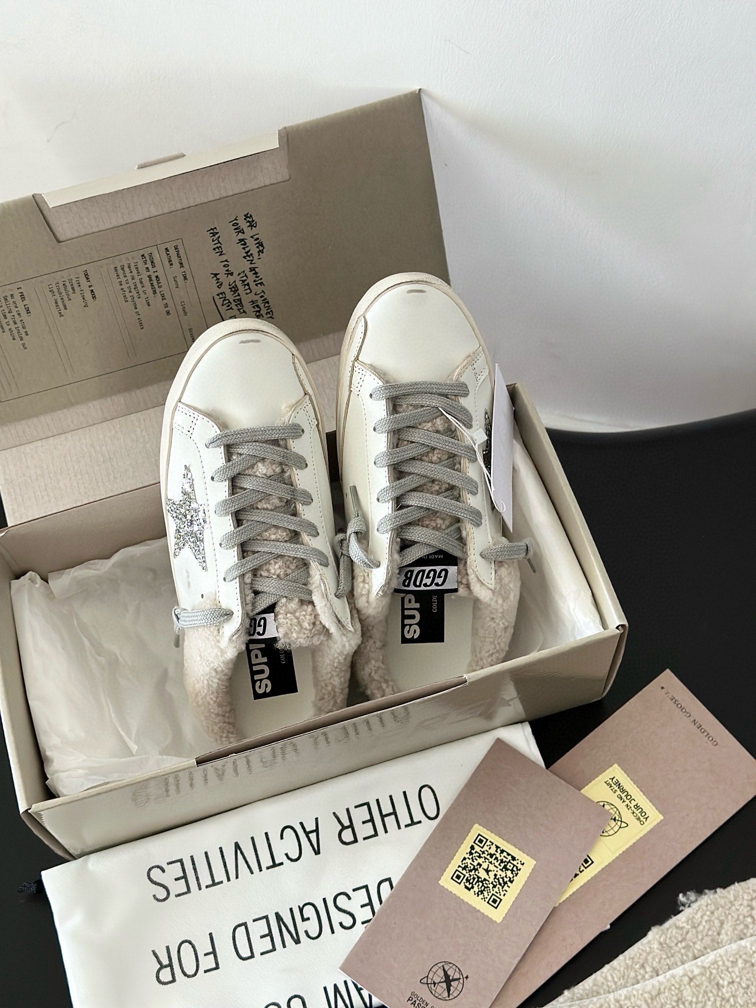 SUPER-STAR SABOTS IN WHITE CALFSKIN WITH GLITTER WHITE STAR