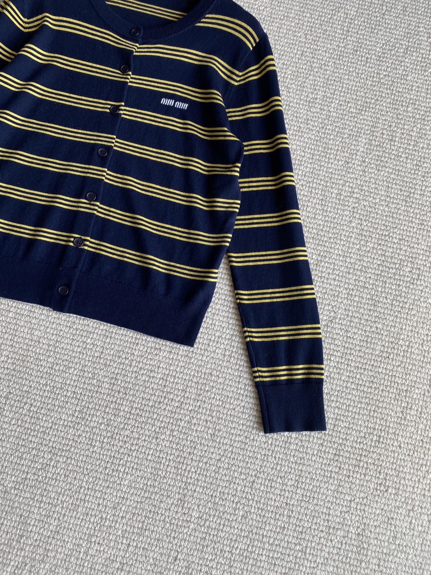 MIUMIU CARDIGAN STYLE 129