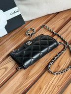 CC 24 Classic Wallet On Chain 11cm Black Sliver Metal Lamskin 240660