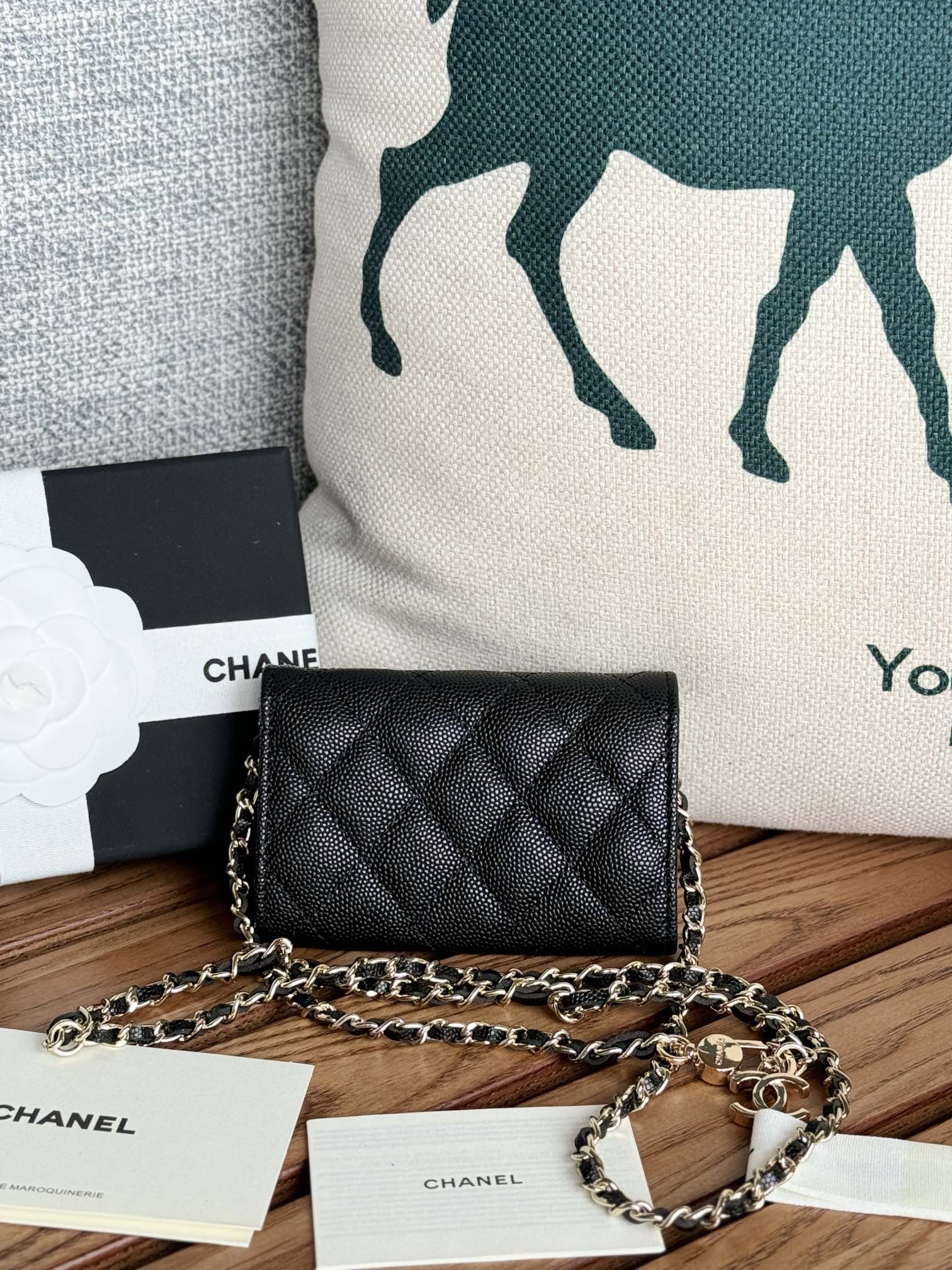 CC 24 Classic Wallet On Chain 11cm Black Gold Metal Caviar 240666
