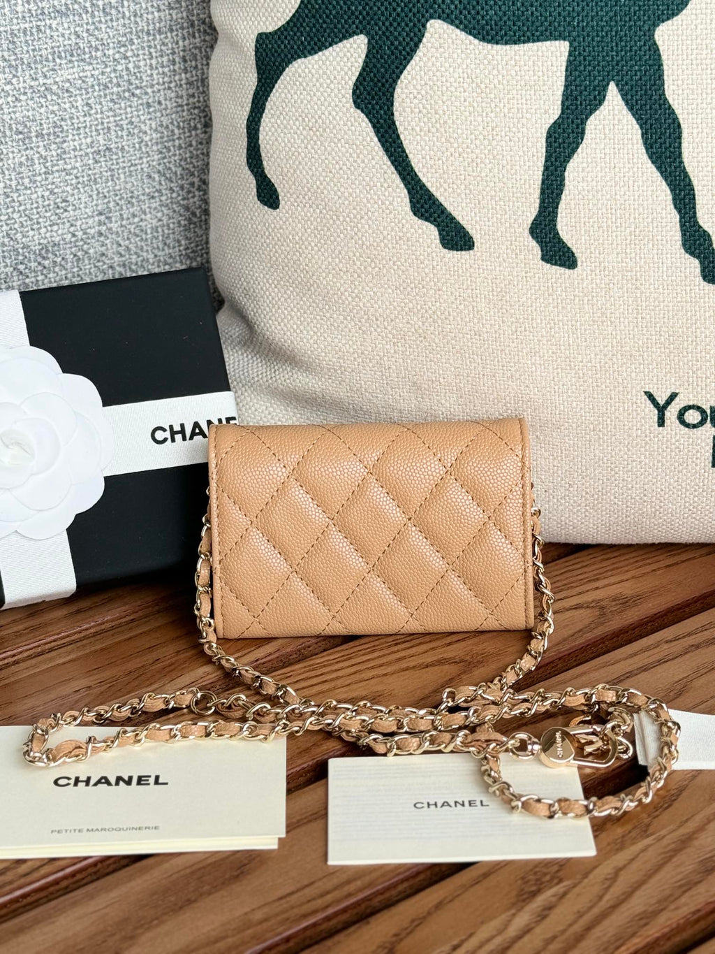 CC 24 Classic Wallet On Chain 11cm Beige Caviar Leather 240670