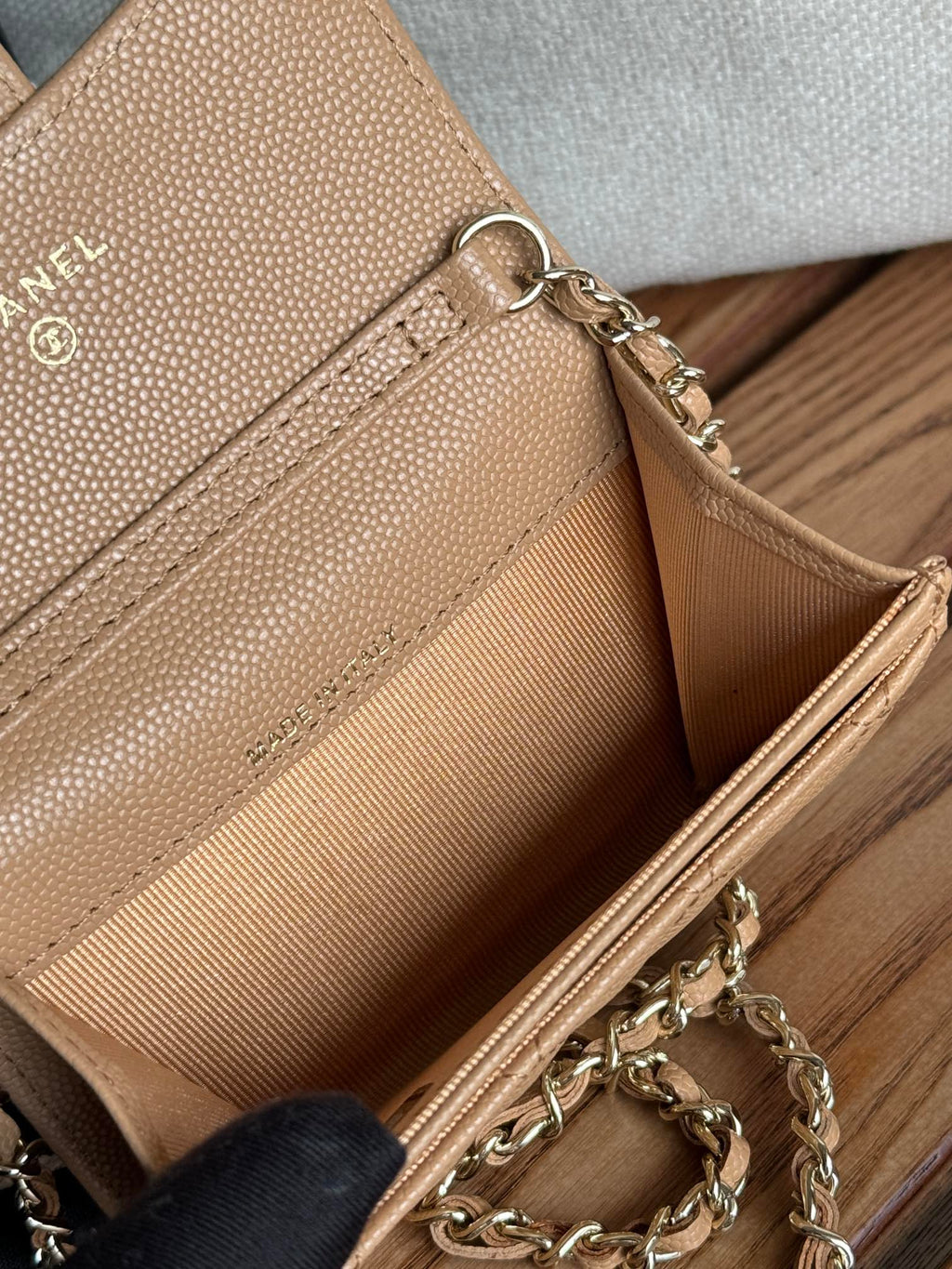 CC 24 Classic Wallet On Chain 11cm Beige Caviar Leather 240670