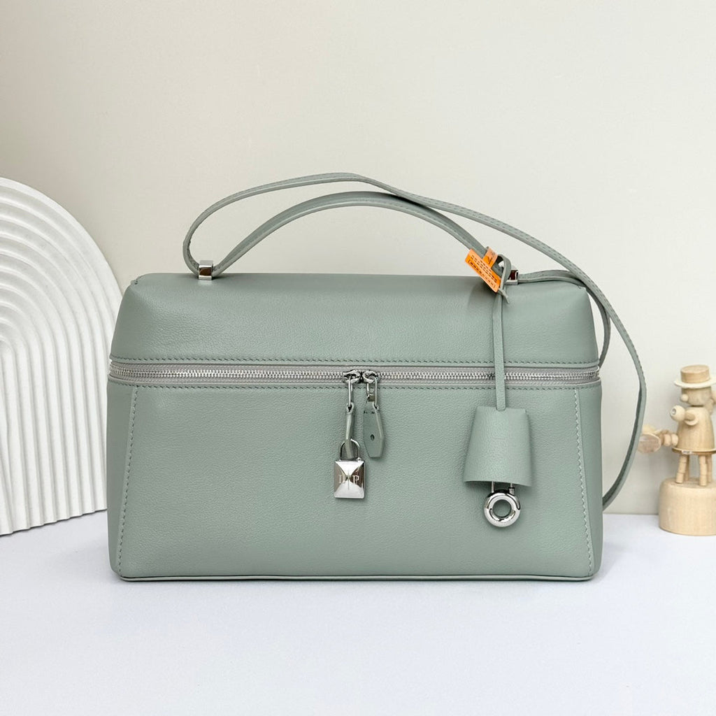 LP Extra Pouch L27 Eucalyptus Calfskin 231579